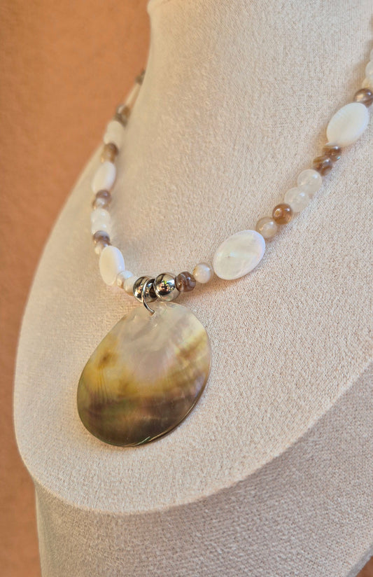 Collier coquillage naturel & pendentif rond