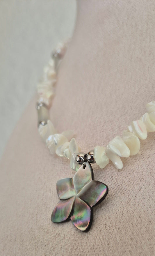 Collier coquillage & pendentif fleur en nacre
