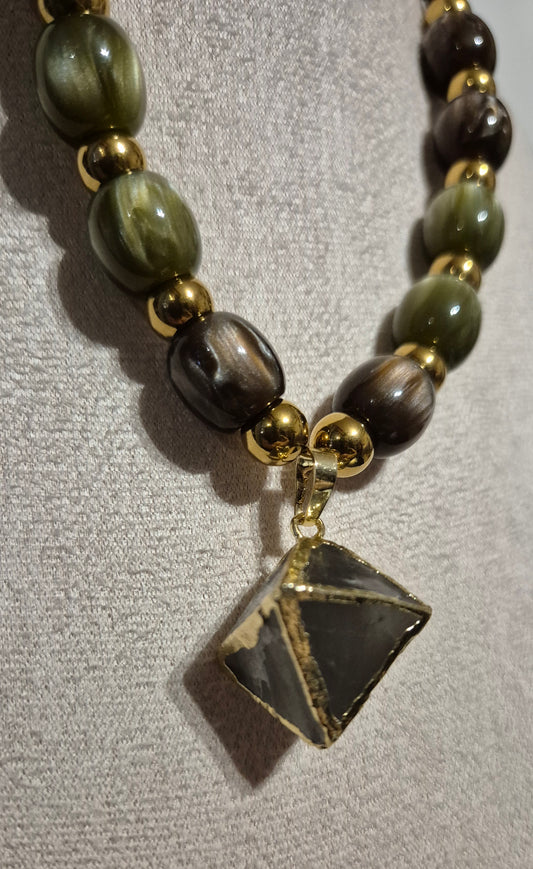 Collier fluorite & résine verte et noire