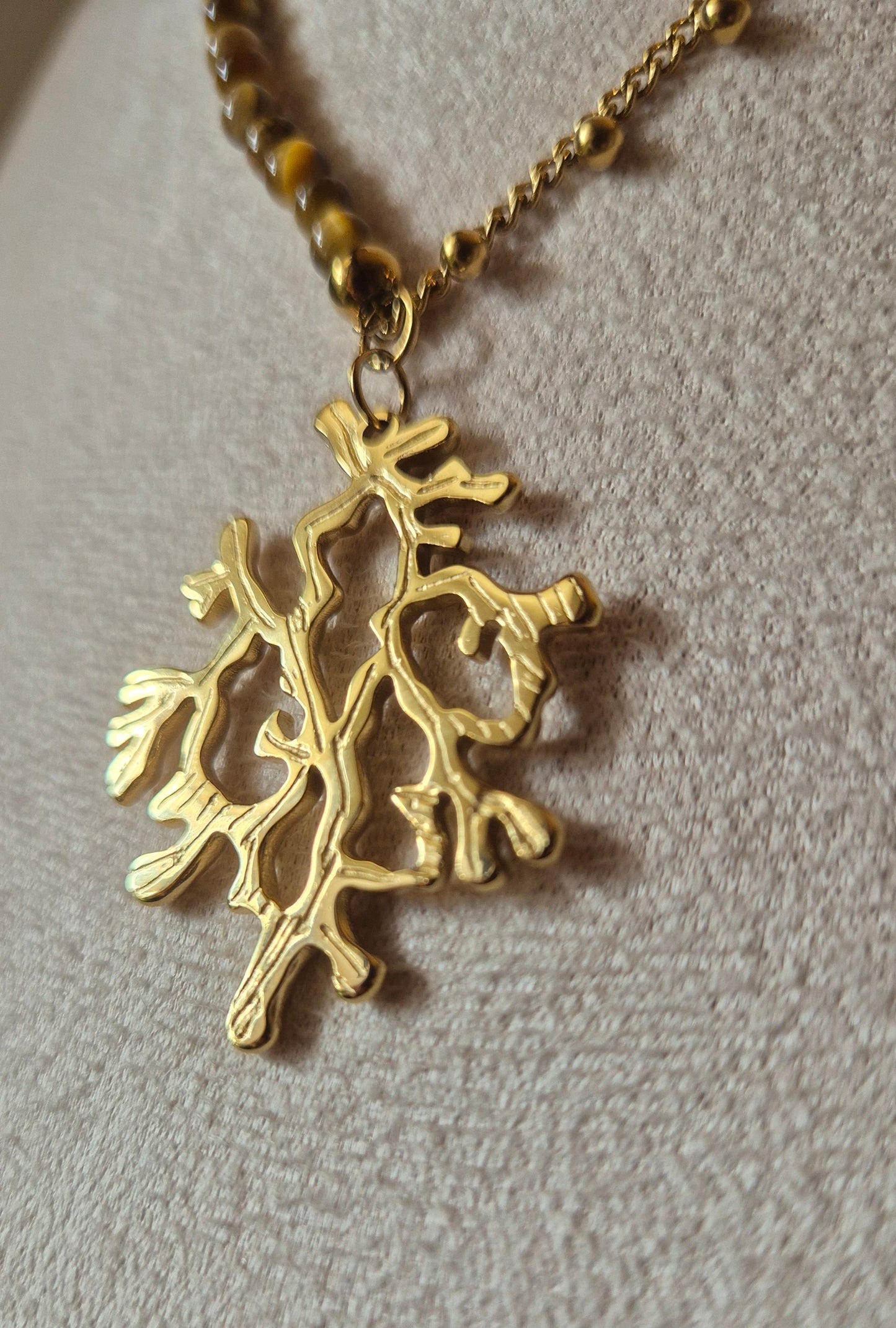 Collier oeil de tigre & chaîne dorée