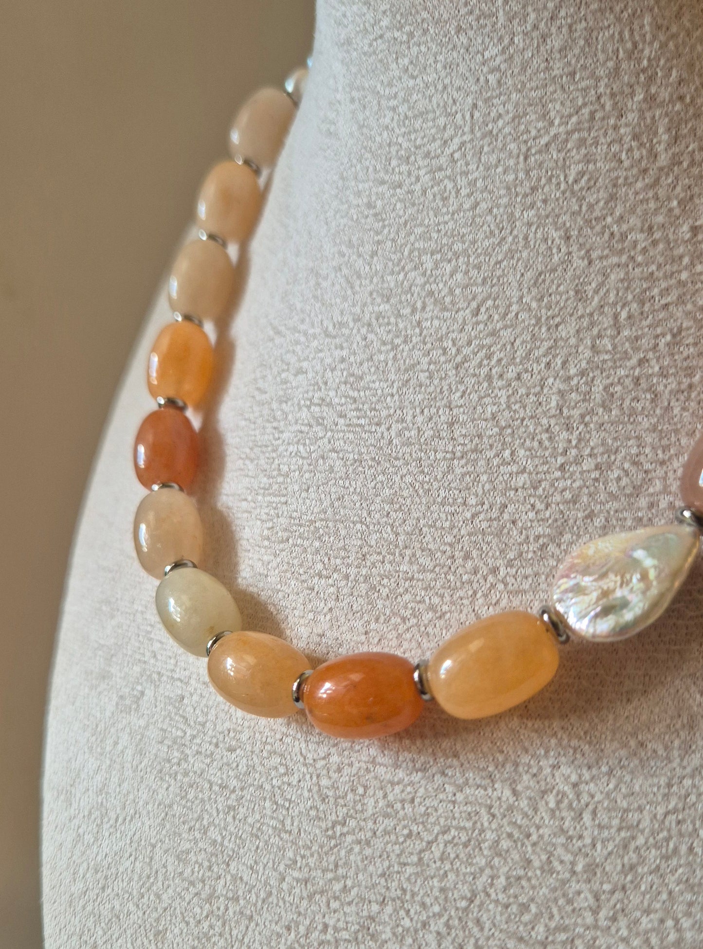 Collier calcédoine orange & perles
