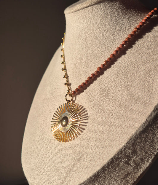 Collier chaîne dorée & pierre de soleil