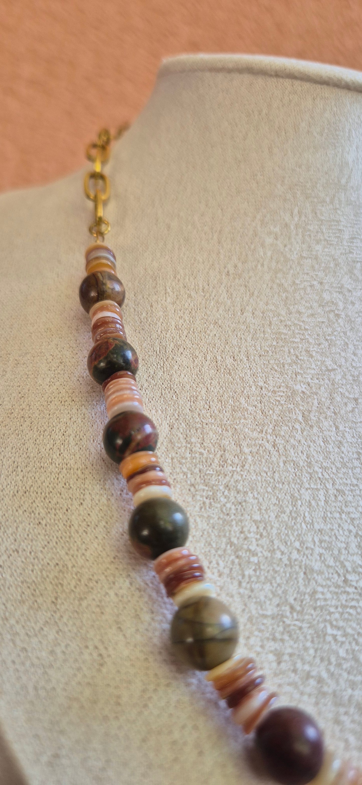 Collier jaspe Picasso & coquillage