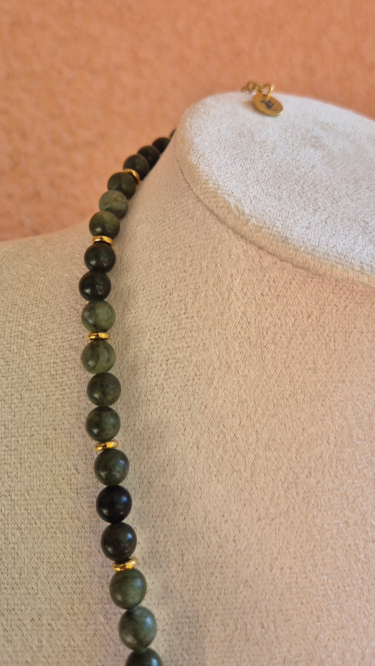 Collier jade vert xinyi & résine