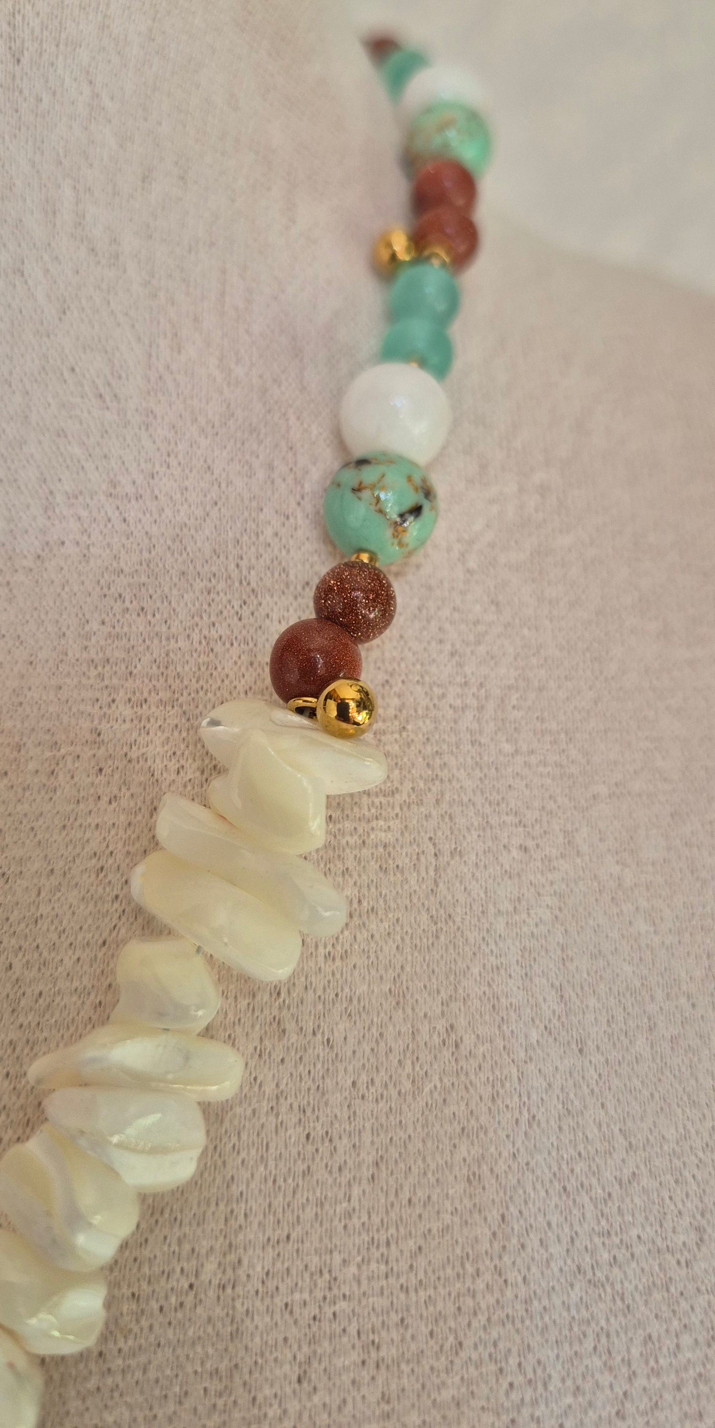 Collier pierres naturelles & lune