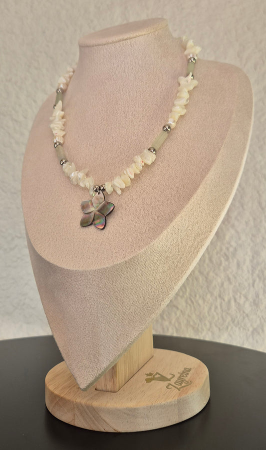 Collier coquillage & pendentif fleur en nacre