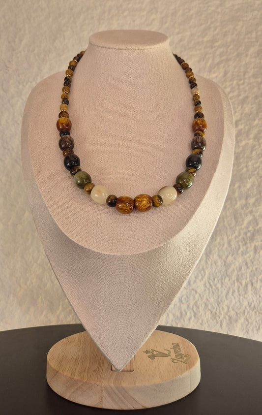 Collier oeil de tigre et perles en résine