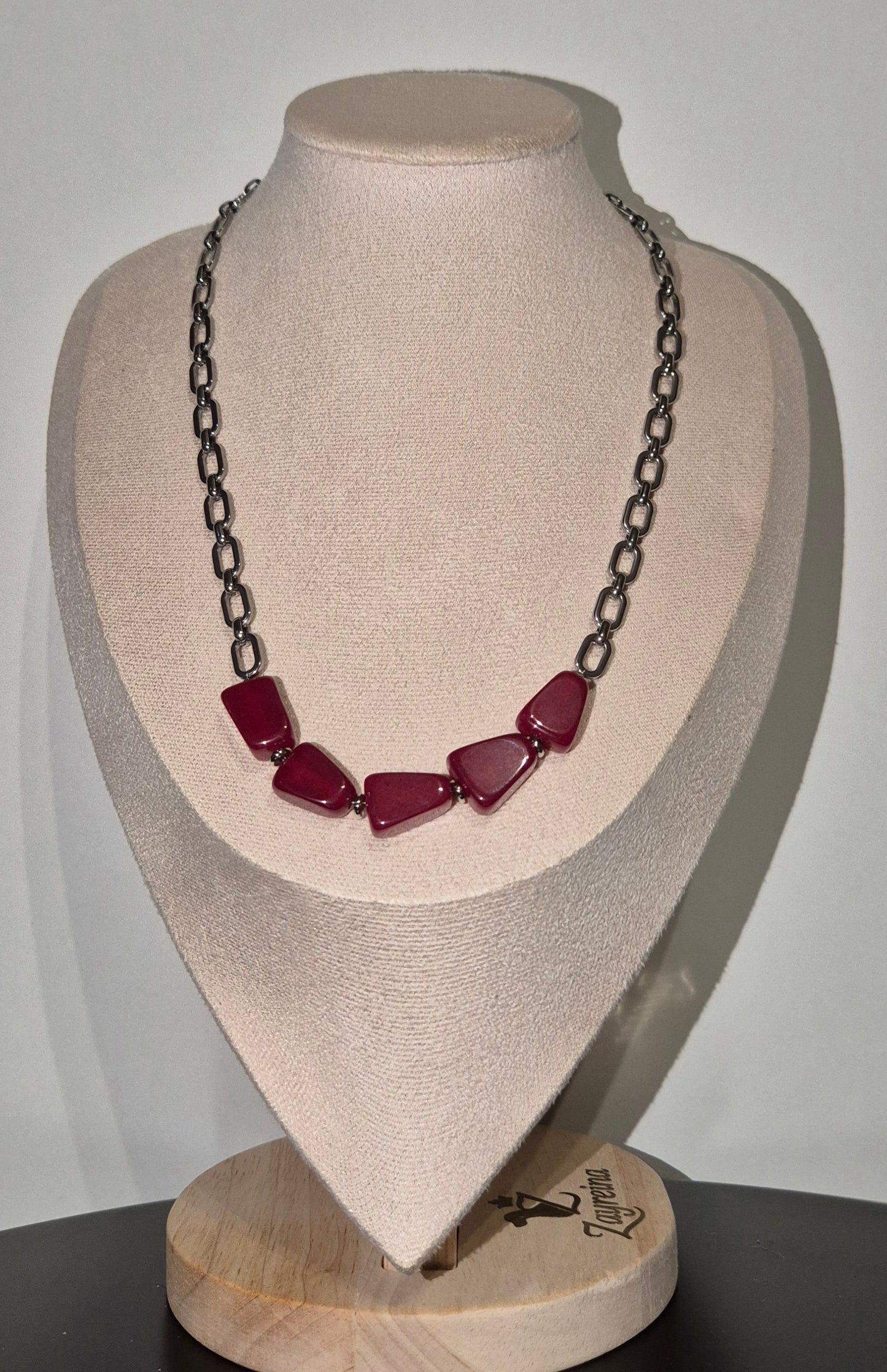 Collier chaîne argentée & triangles rouges