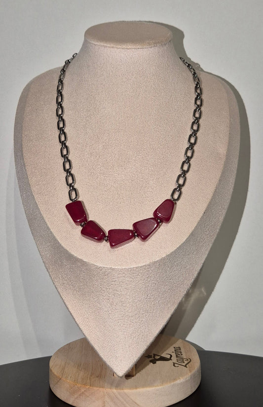 Collier chaîne argentée & triangles rouges