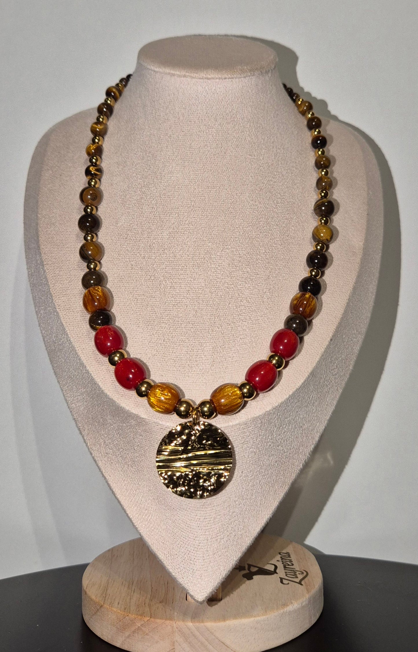 Collier Oeil de tigre & résine rouge et dorée