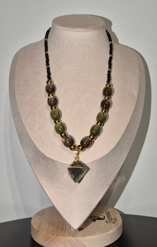 Collier fluorite & résine verte et noire