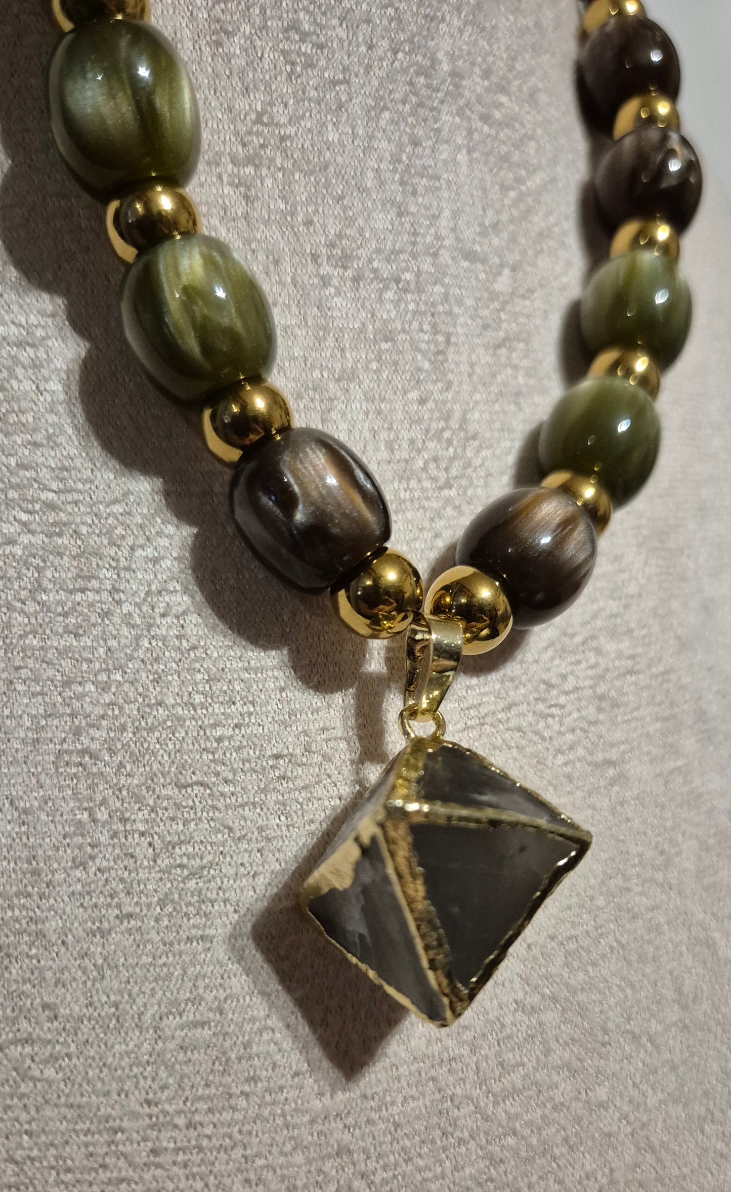 Collier fluorite & résine verte et noire