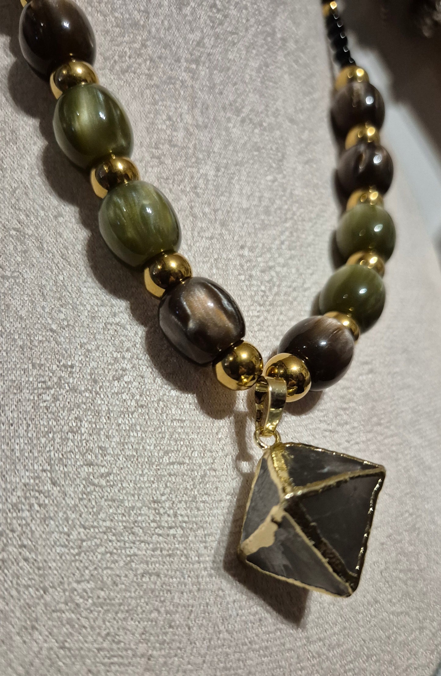 Collier fluorite & résine verte et noire