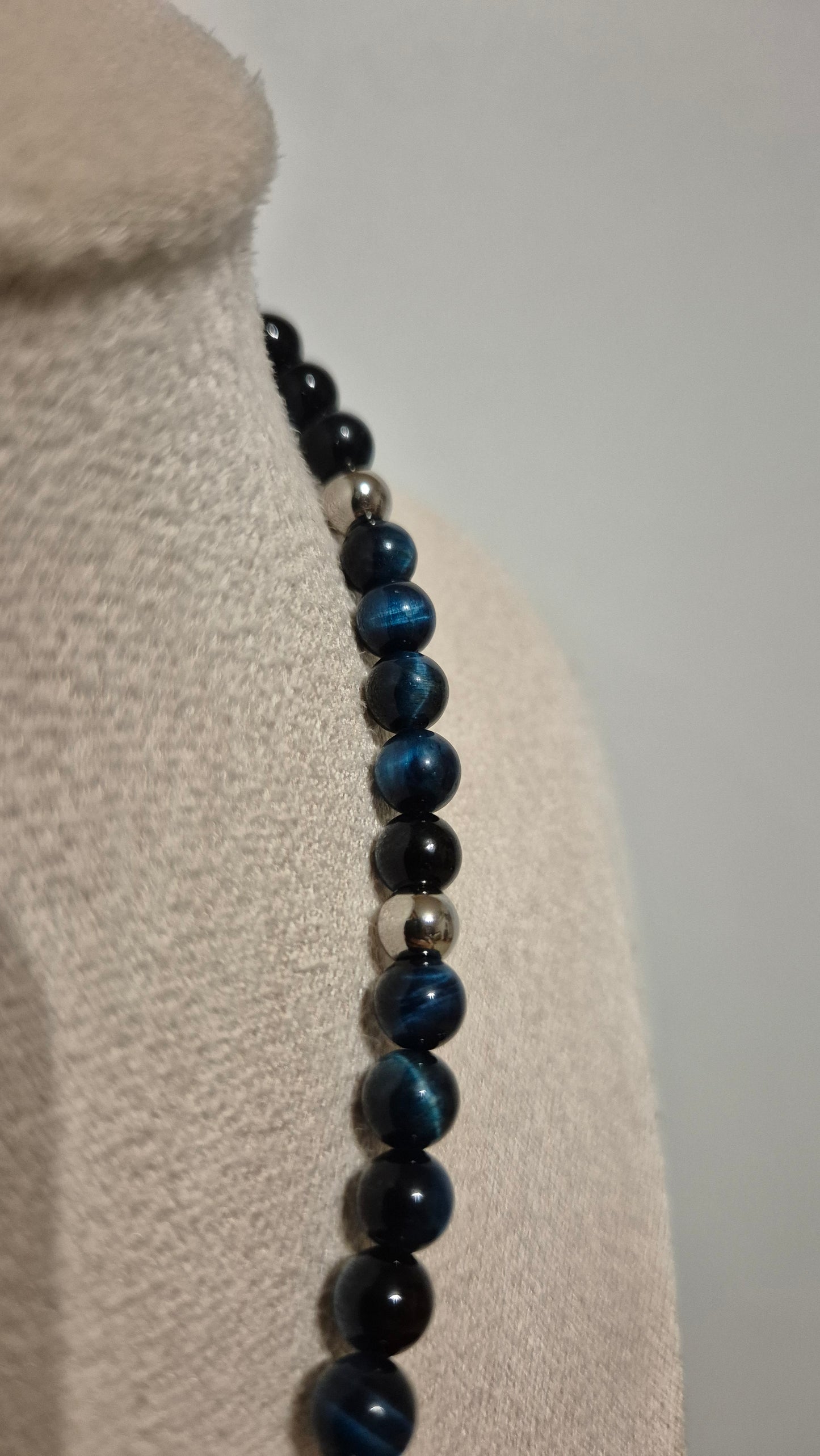 Collier oeil de tigre bleu, turquoise & perles