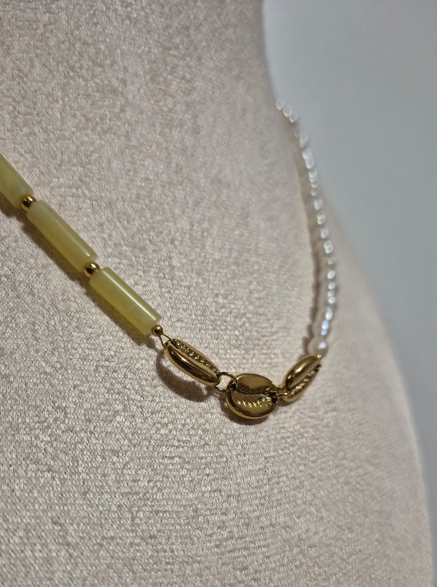 Collier perles & gemmes jaune-vert