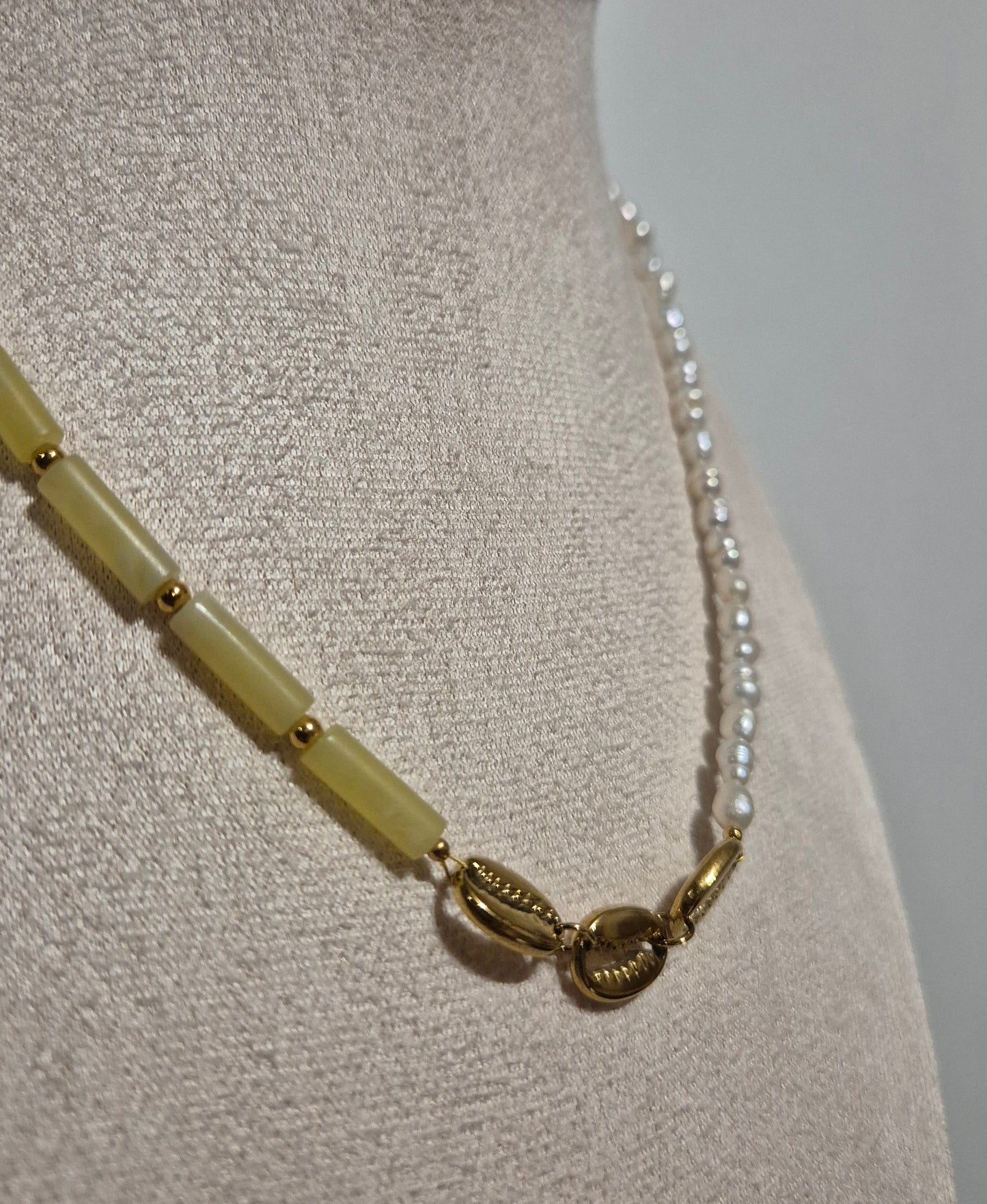 Collier perles & gemmes jaune-vert