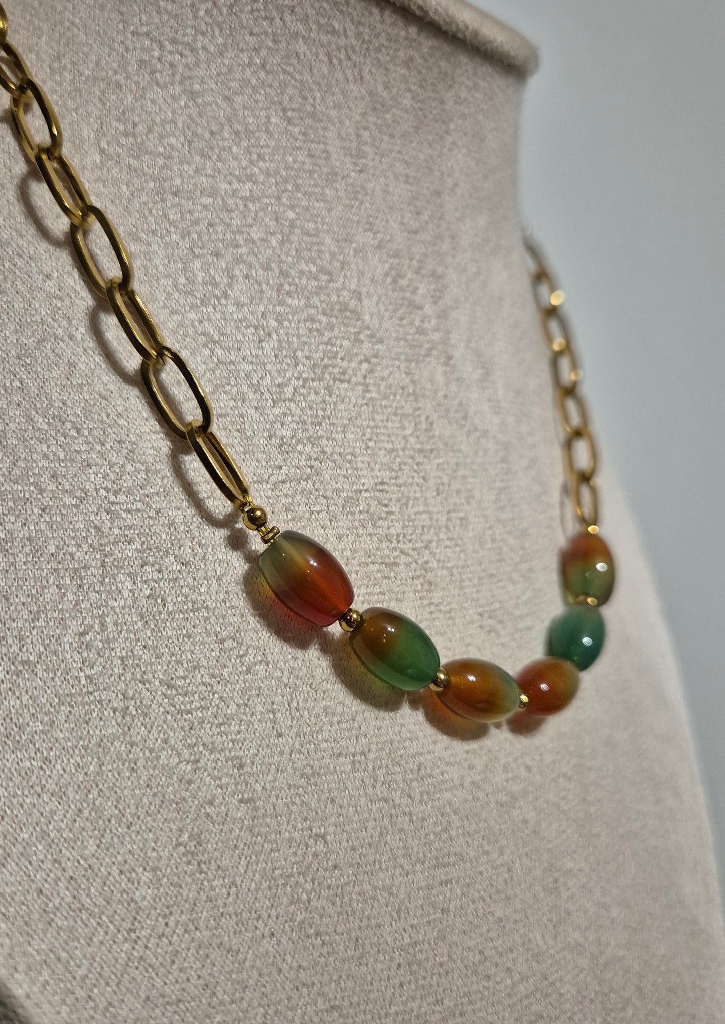 Collier chaîne dorée & agate peacock