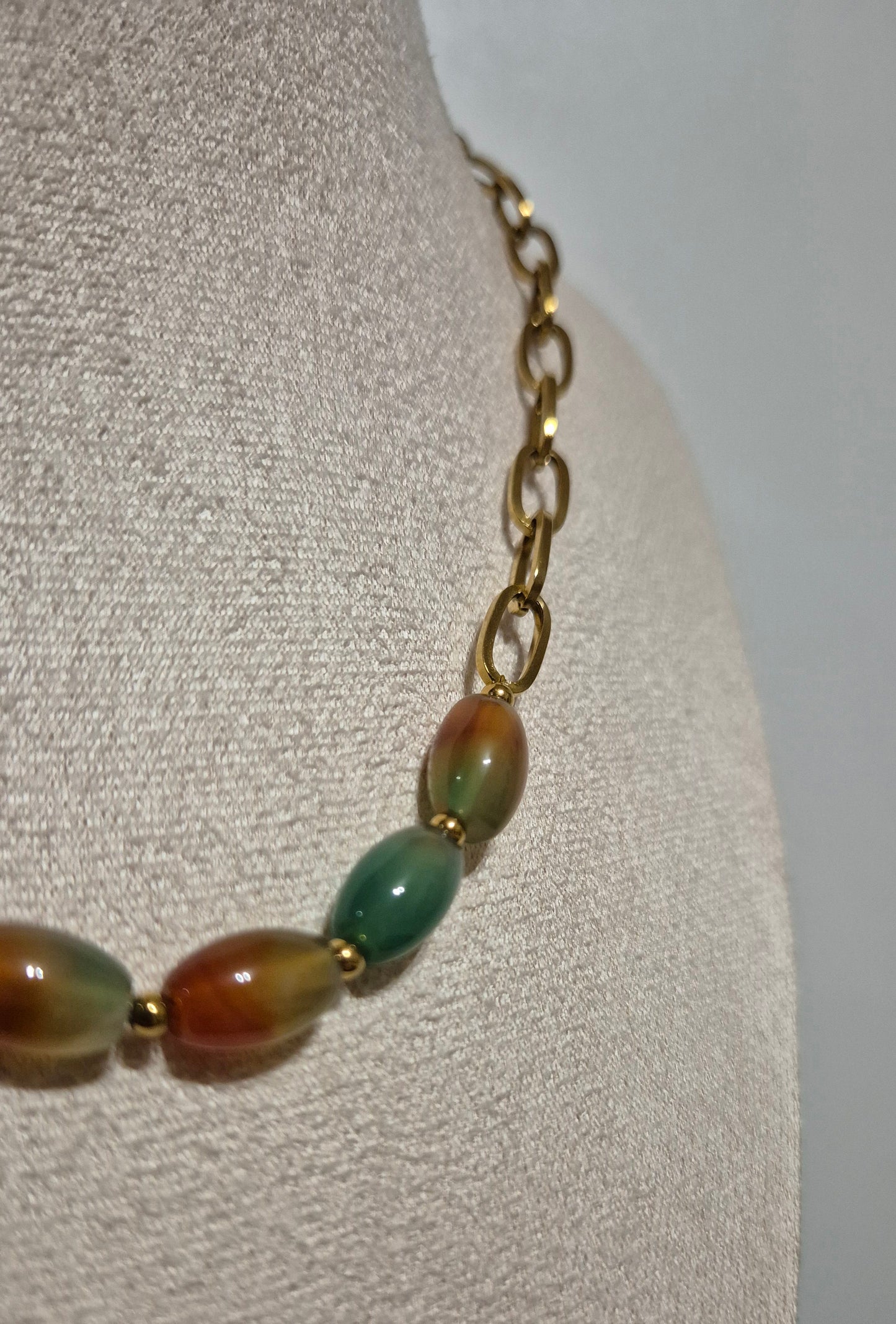 Collier chaîne dorée & agate peacock