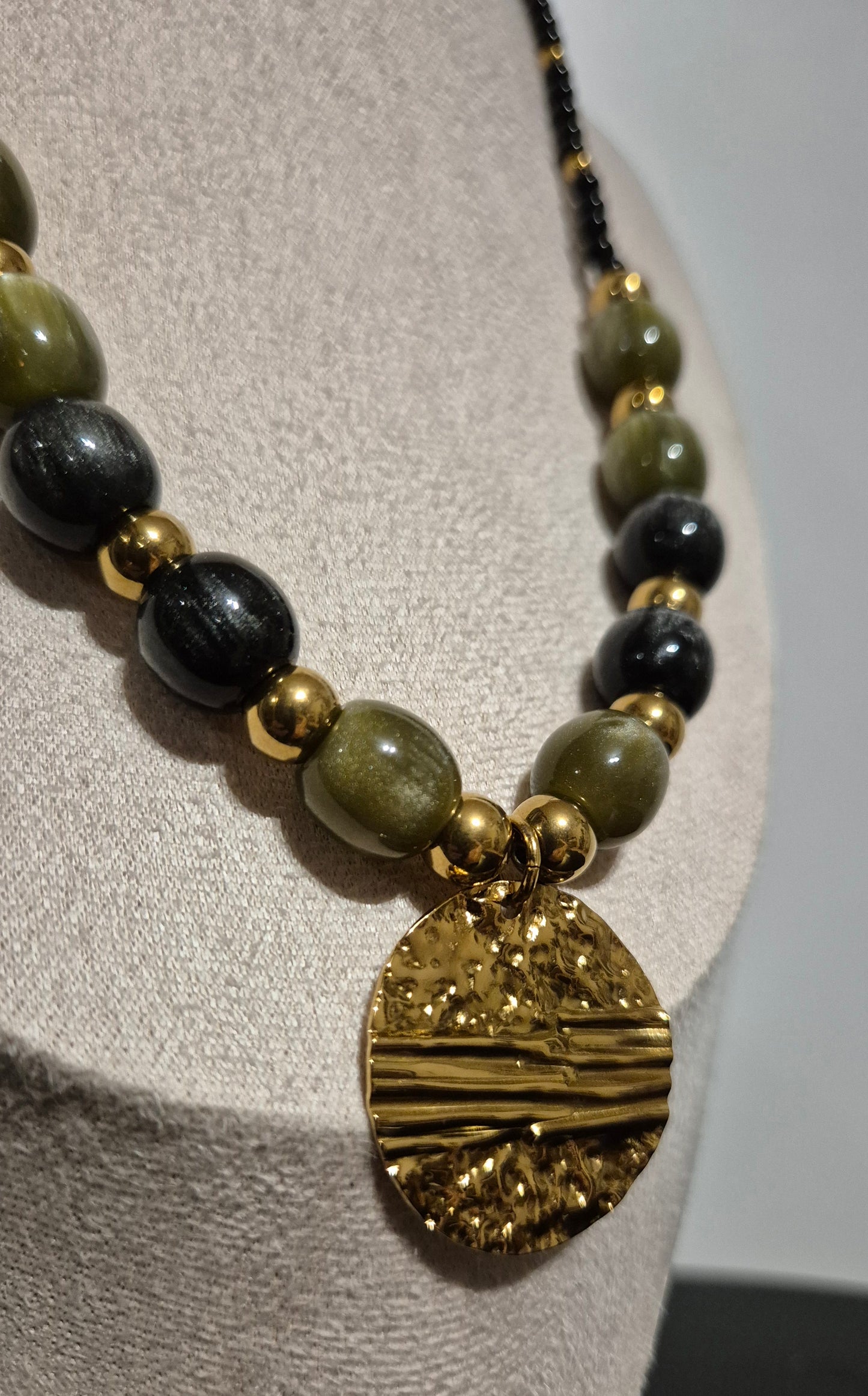 Collier onyx & résine verte et noire