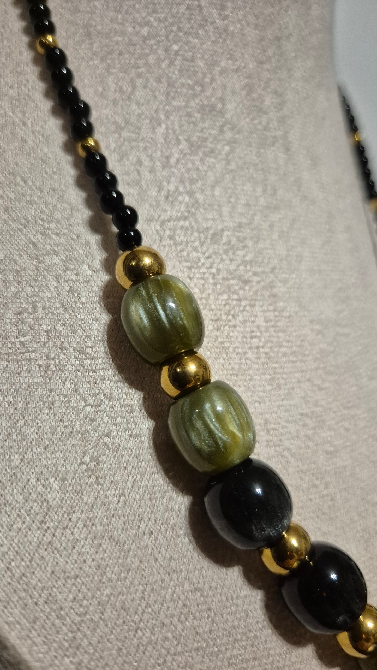 Collier onyx & résine verte et noire