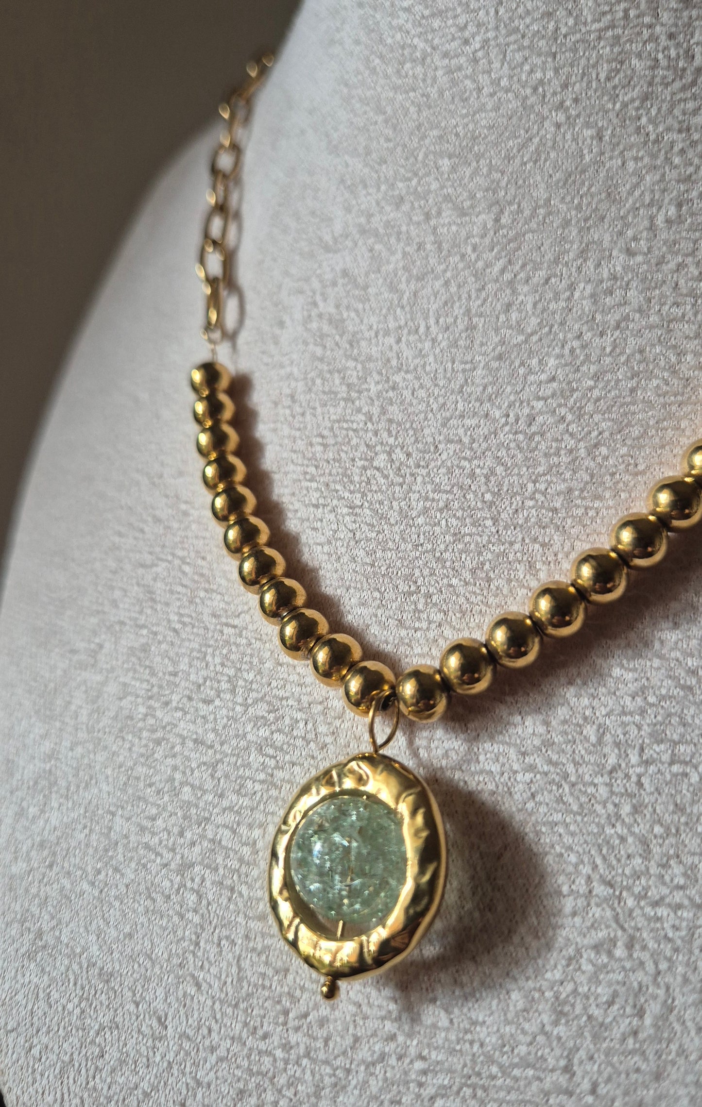 Collier acier doré avec pendentif