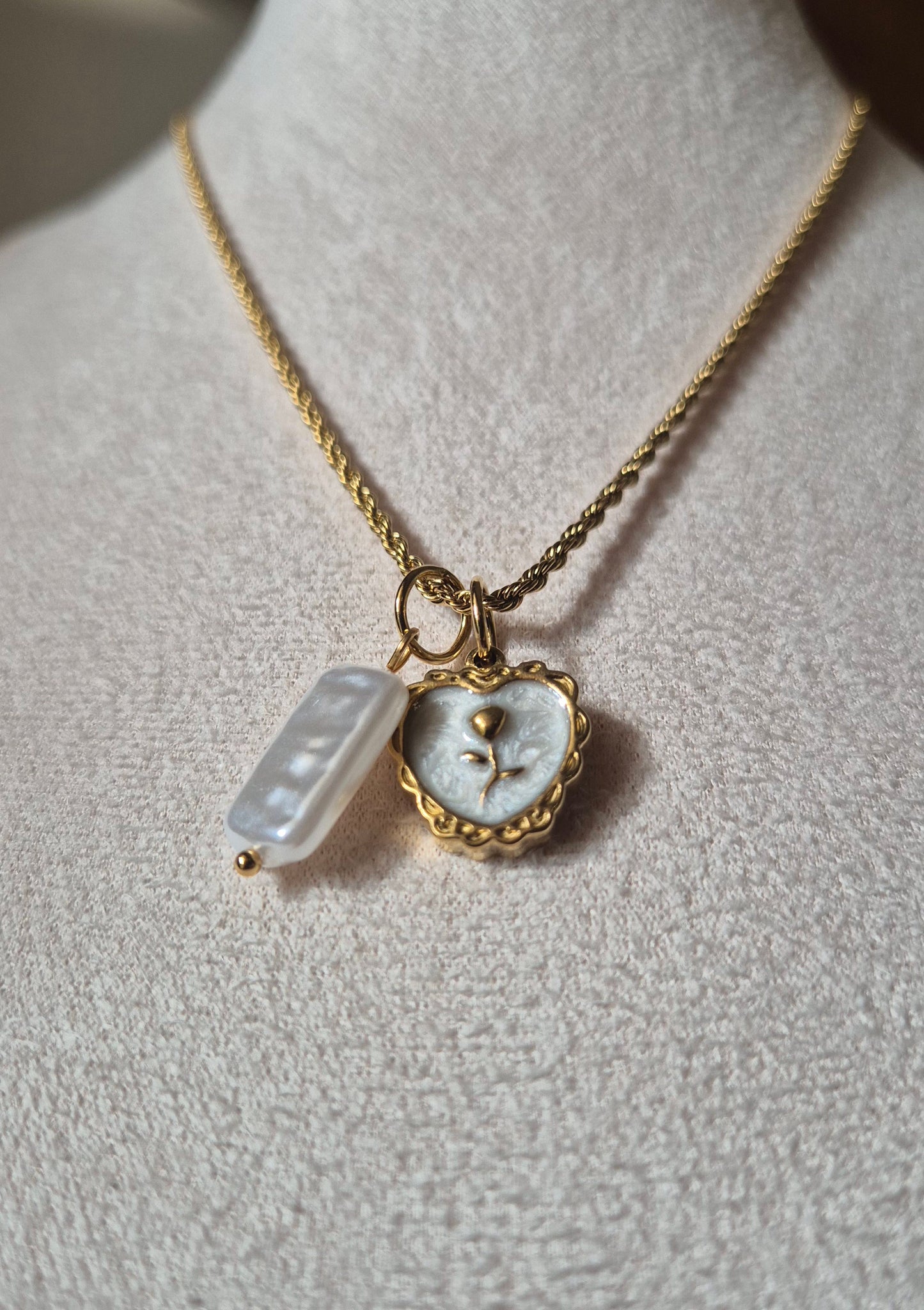 Collier en acier inoxydable doré & deux pendentifs