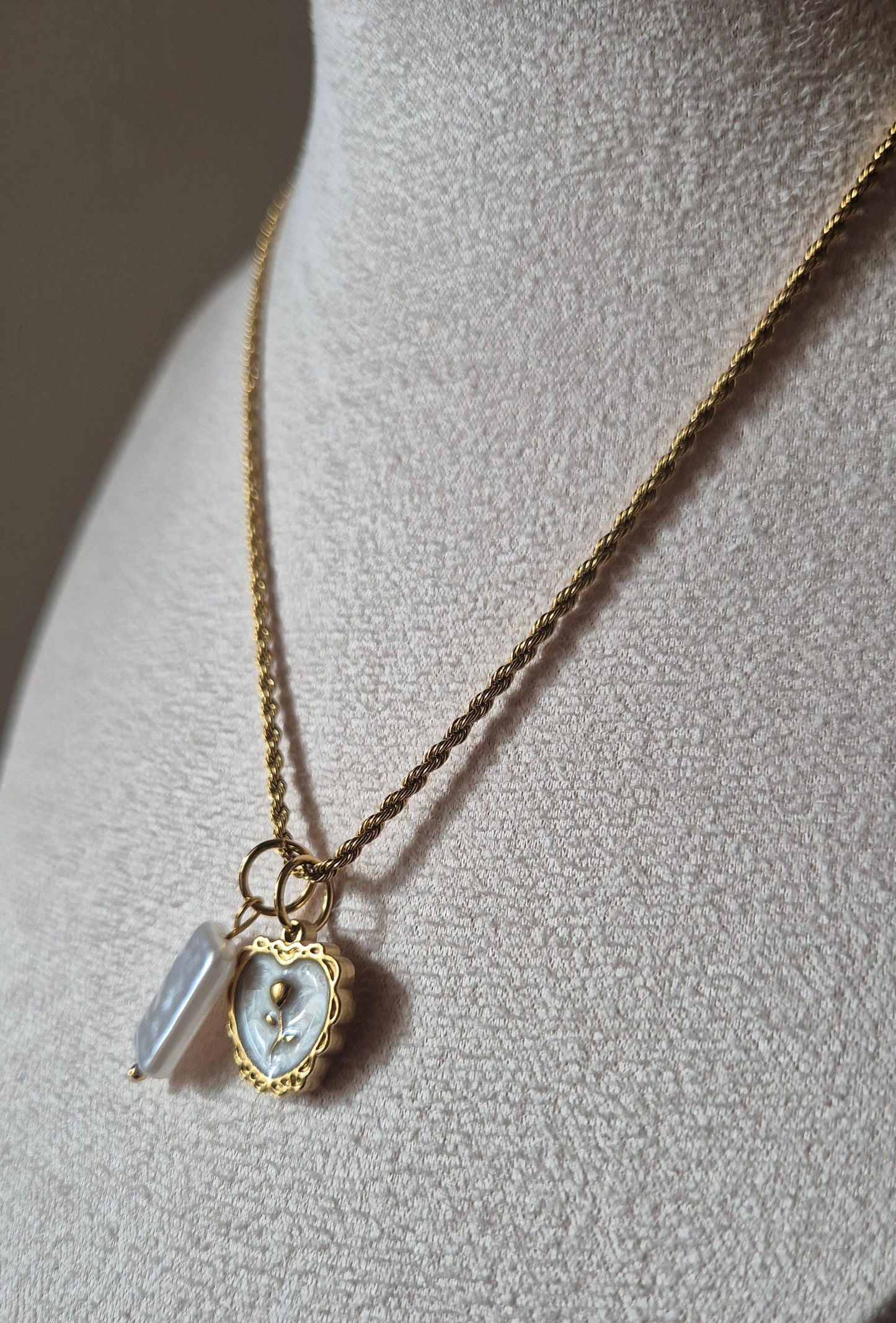 Collier en acier inoxydable doré & deux pendentifs