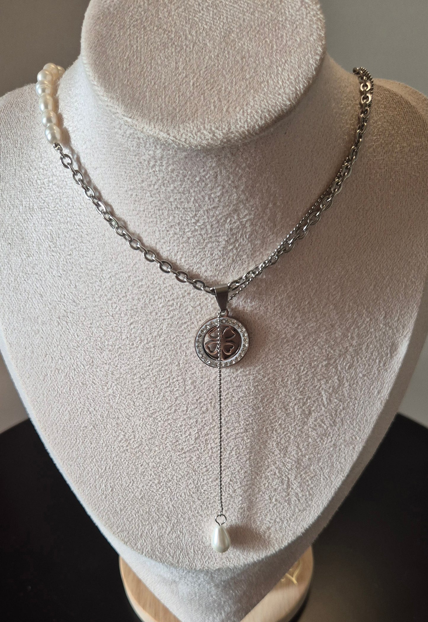 Collier acier, perles & trèfle