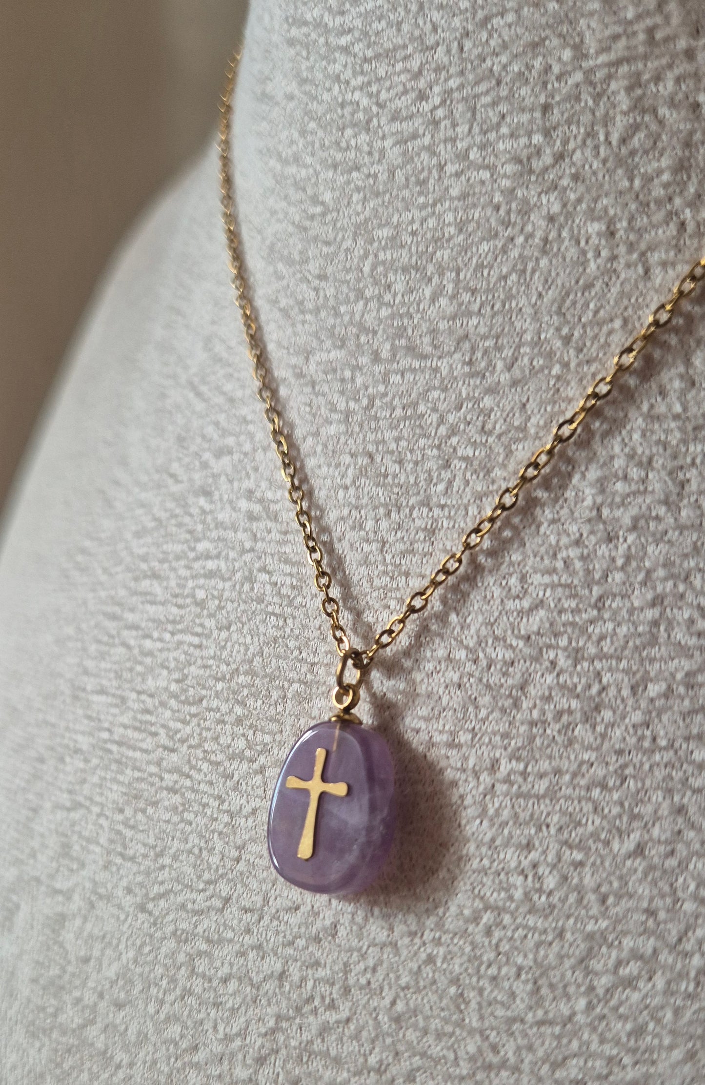 Collier doré & pendentif lilas