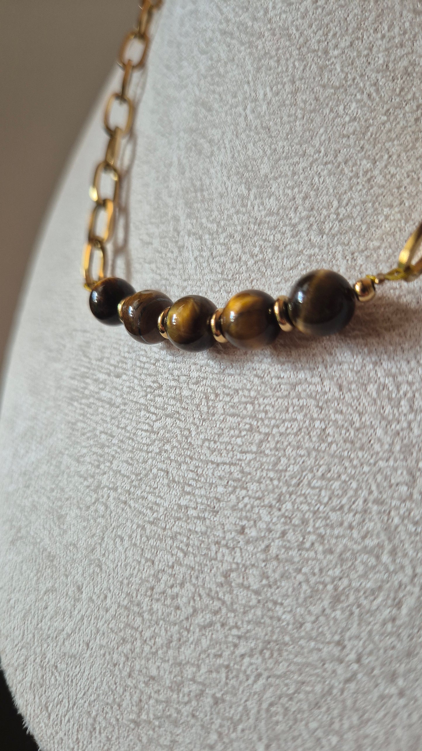 Collier chaîne dorée & oeil de tigre