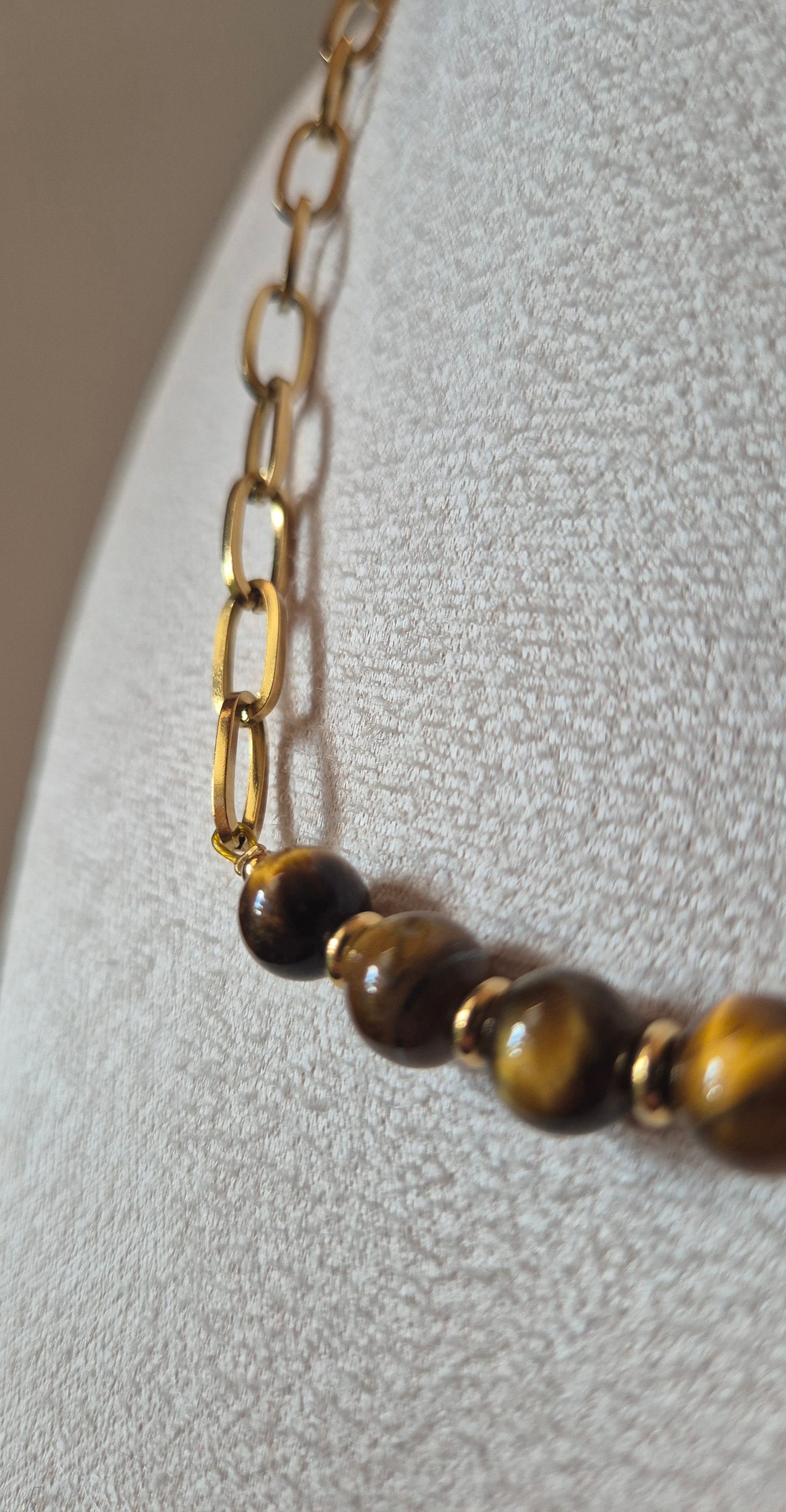 Collier chaîne dorée & oeil de tigre