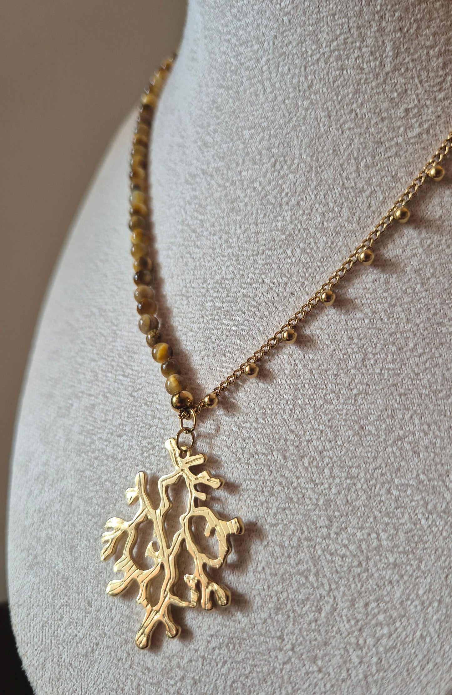 Collier oeil de tigre & chaîne dorée