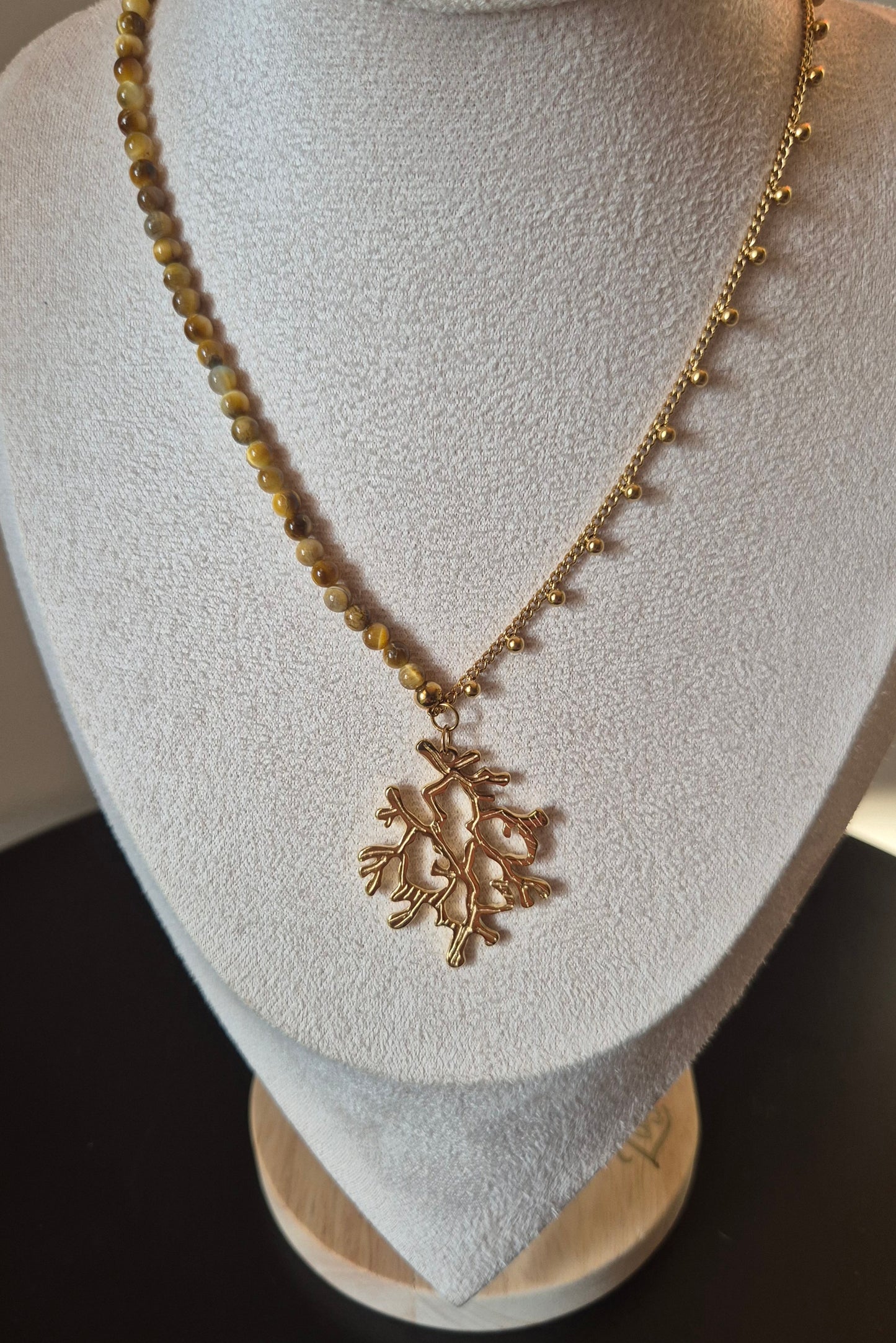Collier oeil de tigre & chaîne dorée