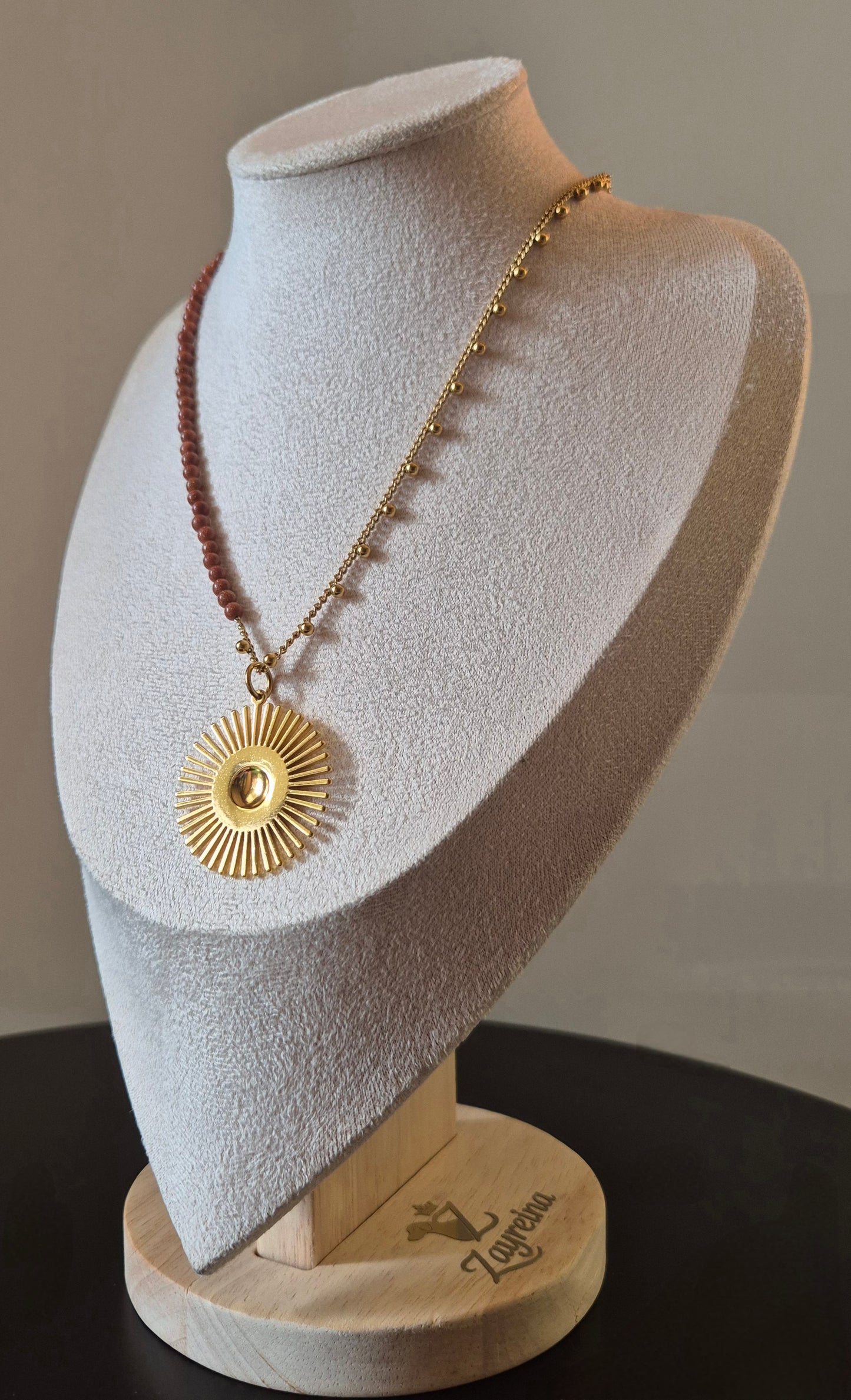 Collier chaîne dorée & pierre de soleil