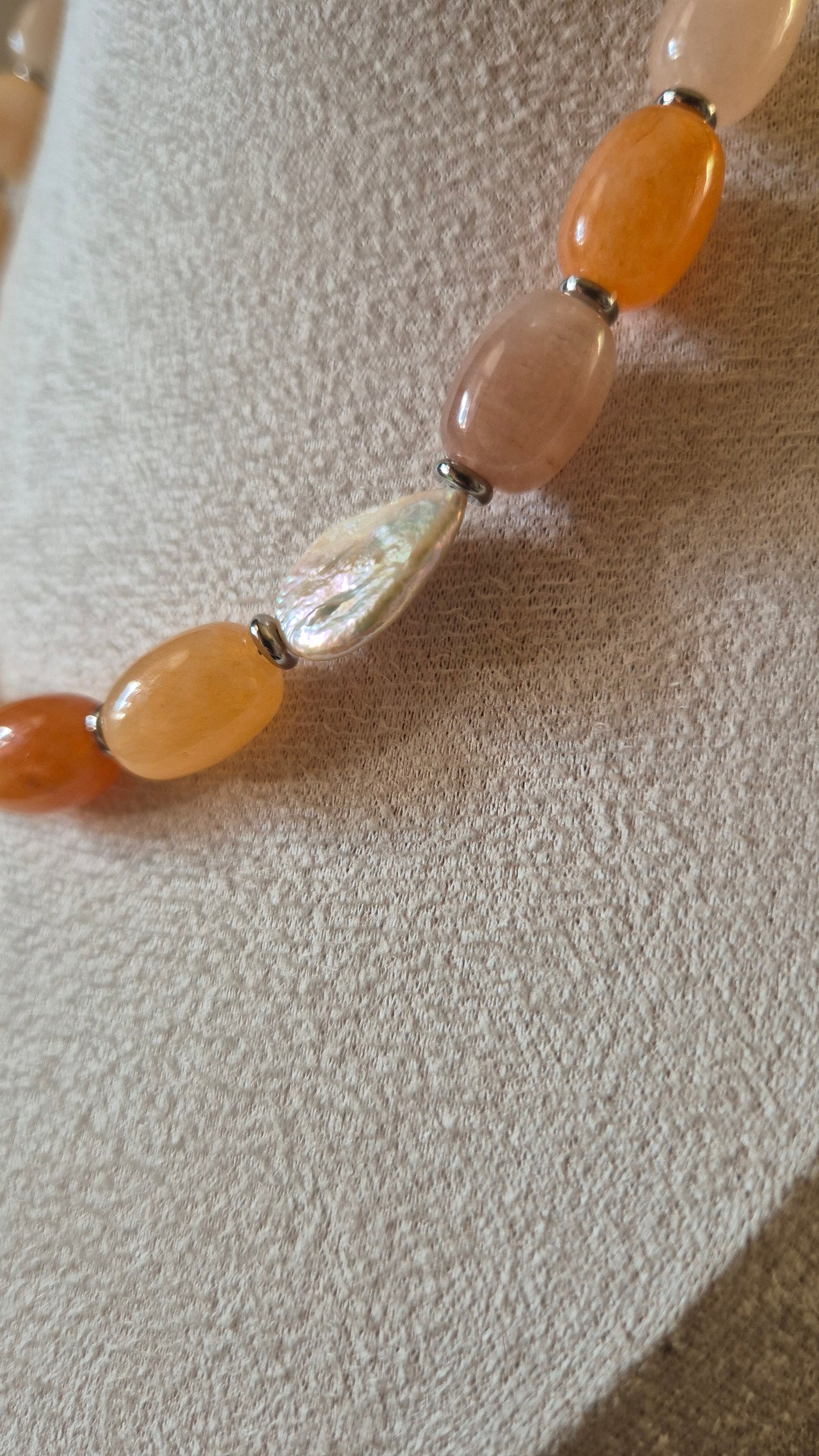 Collier calcédoine orange & perles