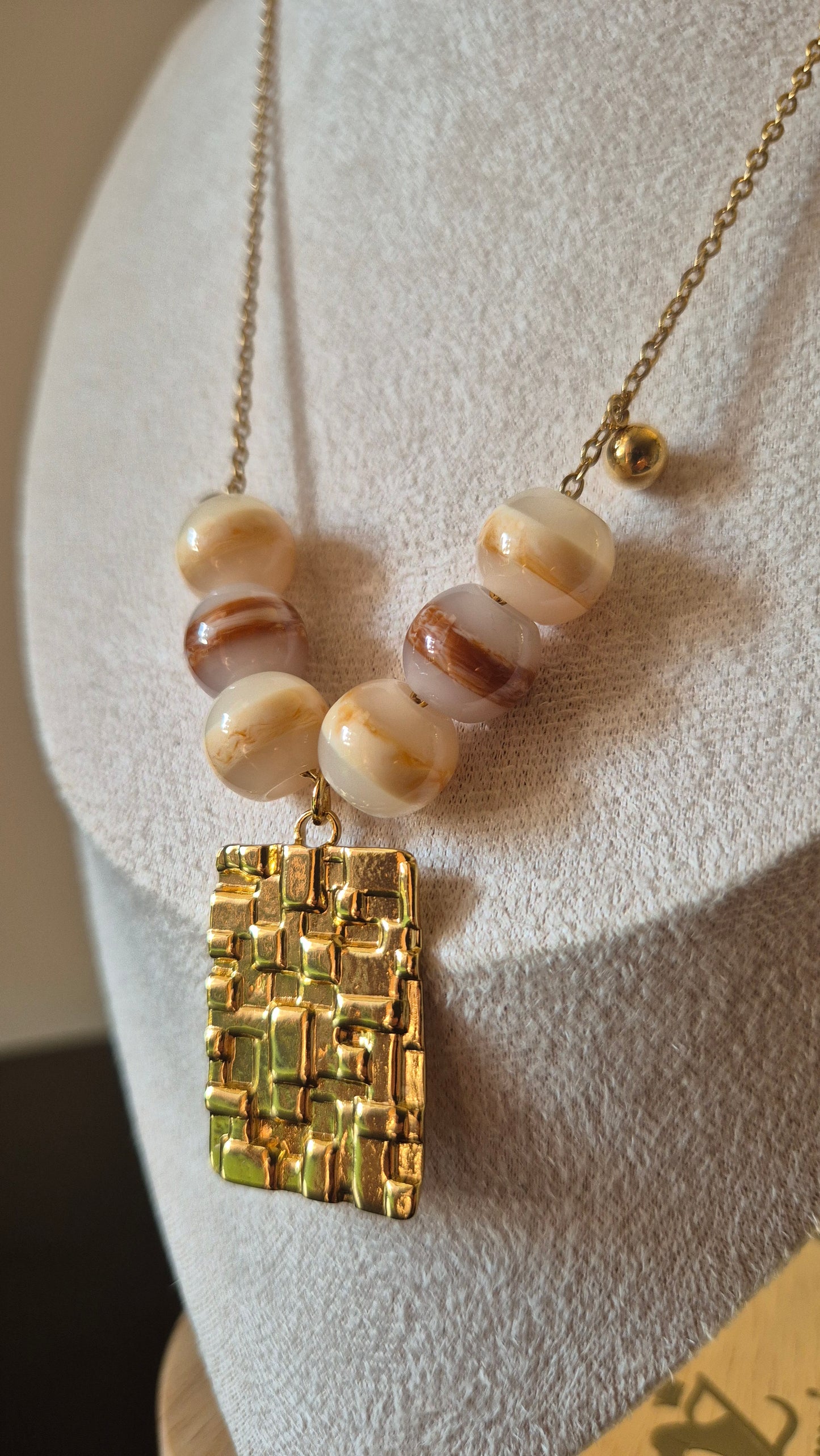 Collier doré & acier & résine