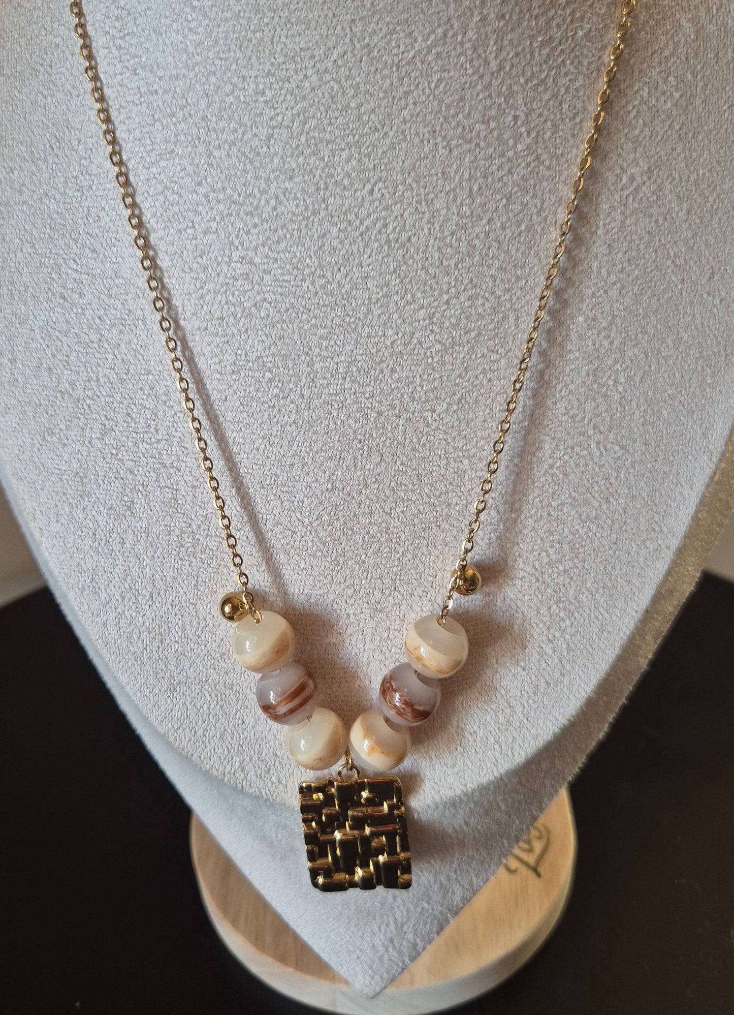 Collier doré & acier & résine