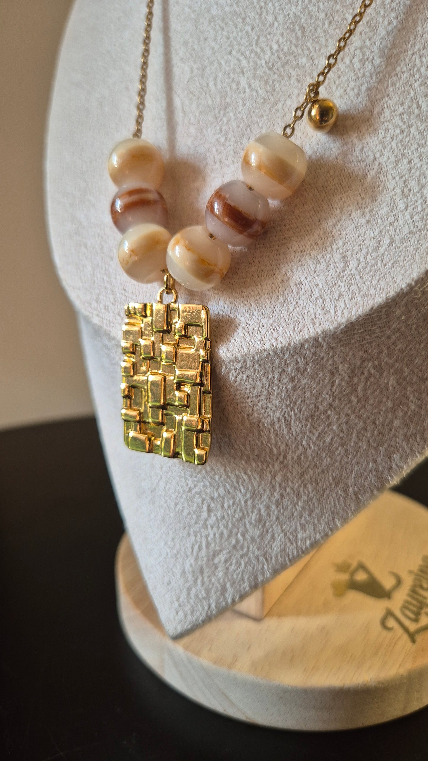 Collier doré & acier & résine