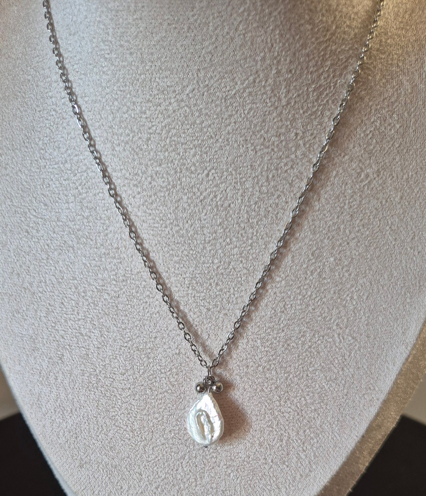 Collier acier & perle baroque