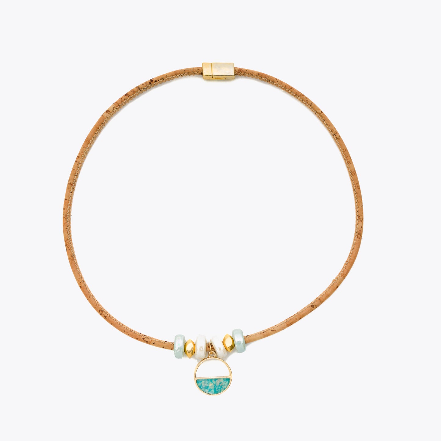 Collier en liège naturel, orné d’un délicat anneau doré