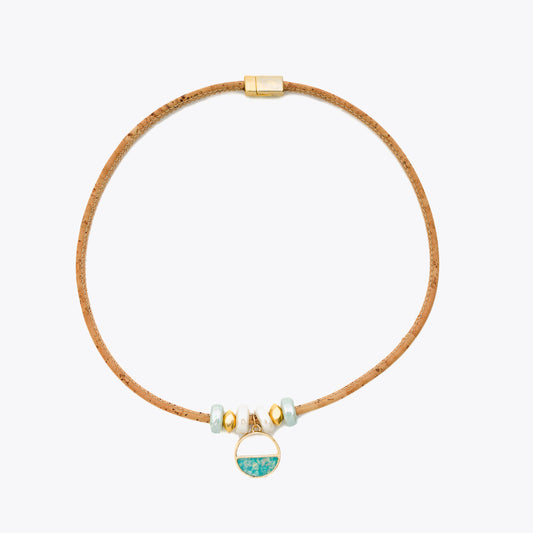 Collier en liège naturel, orné d’un délicat anneau doré